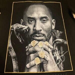Kobe Bryant " Legends live forever" Black Mamba Double Stich T-Shirt Size M